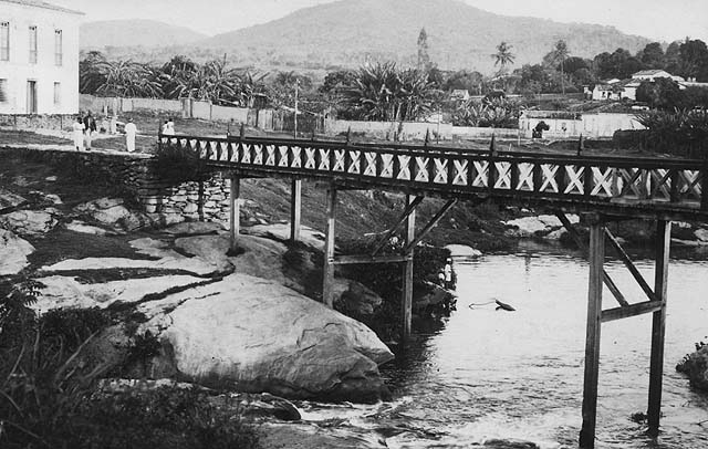 Capa de Cidade dos Pireneus